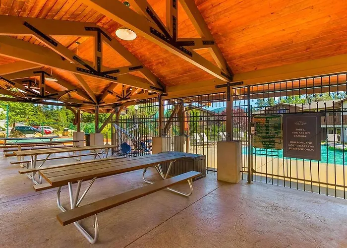 Romanna'S All-Season Getaway At Icicle Village With Pool And Hot Tub