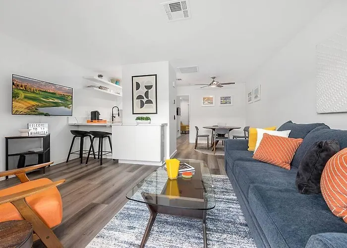 Biarritz-Top Floor 1Br With Views, Pool & Spa, Walk To Downtown