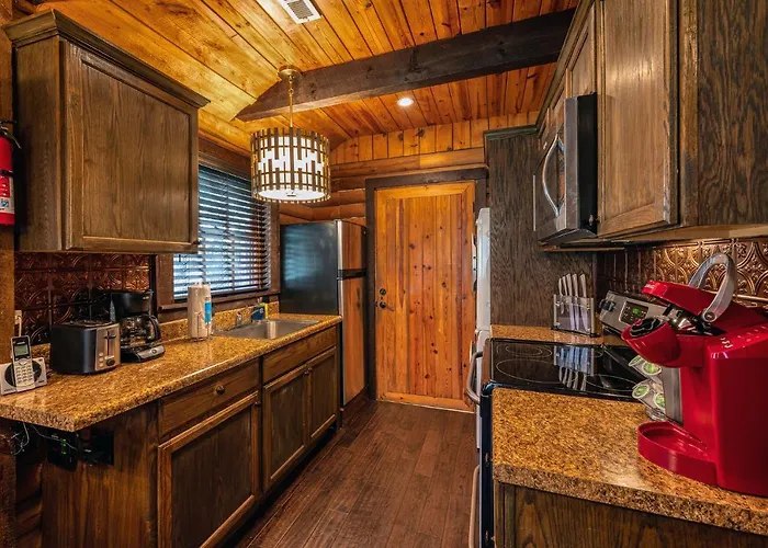Cozy Lakefront Cabin On Lake Nantahala With Dock
