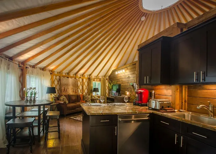 Spring Ridge Luxury Yurt - Creekside Glamping With Private Hot Tub