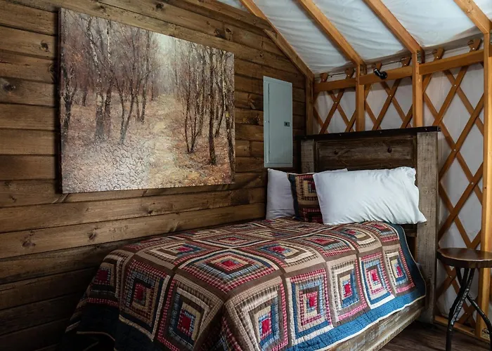 Creekside Cove Luxury Yurt W Hot Tub In Nantahala