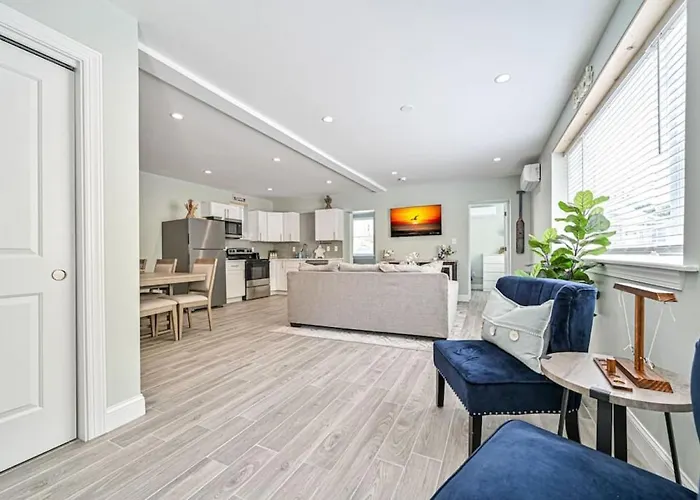 318 E Youngs Ave Unit 1 Seaside Serenity Salty Shore Retreat