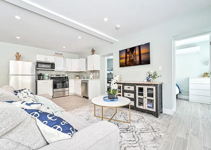 318 E Youngs Ave Unit 1 Seaside Serenity Salty Shore Retreat