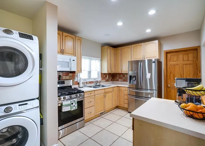 Pet-Friendly Saint Paul Home Near Allianz Field!