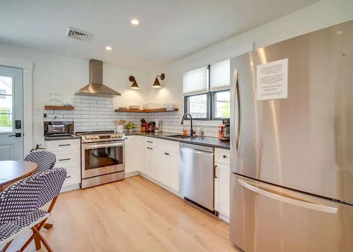 Beautiful Cape May Cottage: Walk To Beach & Mall!
