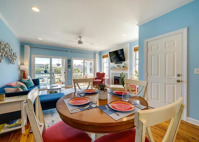 Carolina Beach Lakefront House: Walk To Beach!