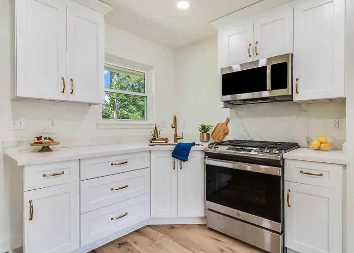 Central Lafayette Location W/King Bed & Coffee Bar