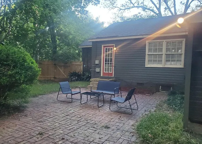 Cheerful 2 Bedroom Near Colleges, Downtown, Attractions