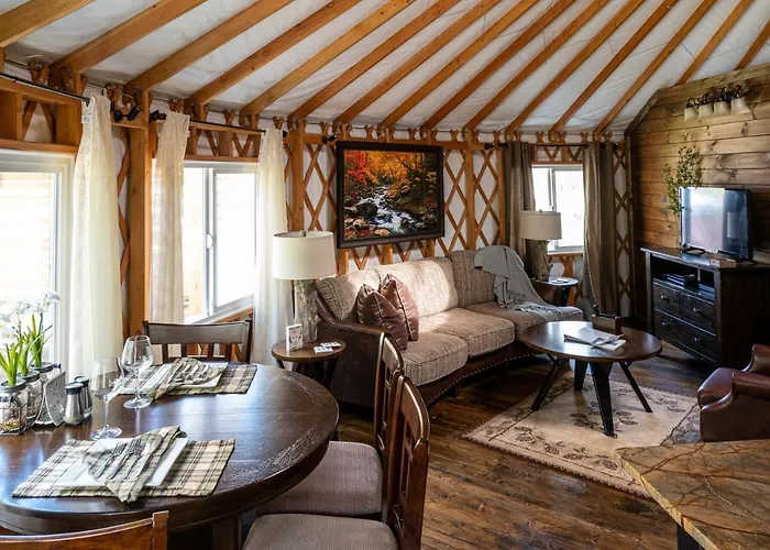Tranquil Haven Luxy Yurt - Creekside Glamping With Private Hot Tub