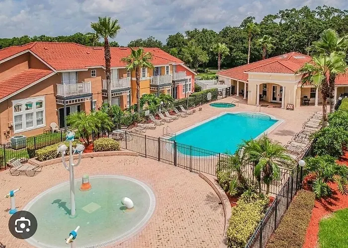 Lake Berkley Family Resort: Quiet Getaway with Pool Near Disney