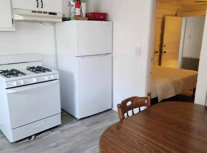 7 Beachside Inn