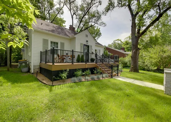Bloomington Bungalow - Steps To Campus!