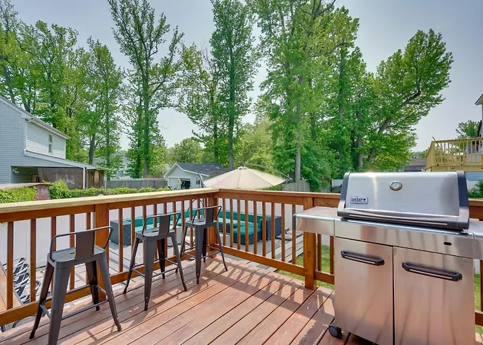 Gorgeous Keansburg Home W/ Pool: Walk To Beach!