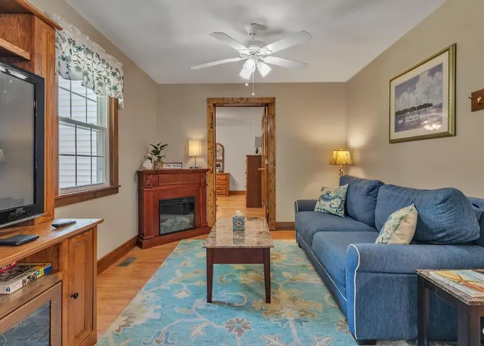 Cozy Bungalow Just Minutes From Mystic, Westerly Beaches, Boating And Casinos! Bungalow