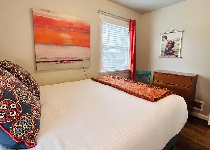 Celebration Chalet: Cozy BSU-Adjacent Pet-Friendly Retreat