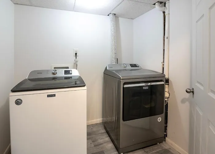 3Br Home For 8 - Only 5 Minutes To Ark - Foosball