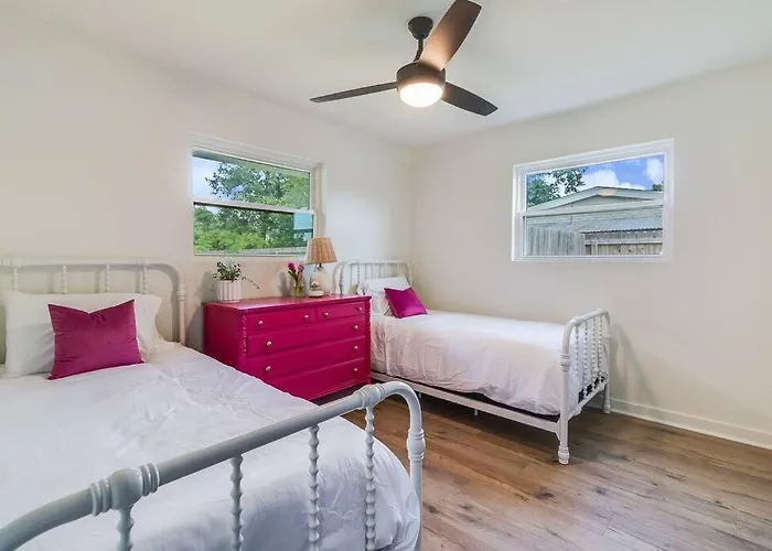 Central Lafayette Location W/King Bed & Coffee Bar