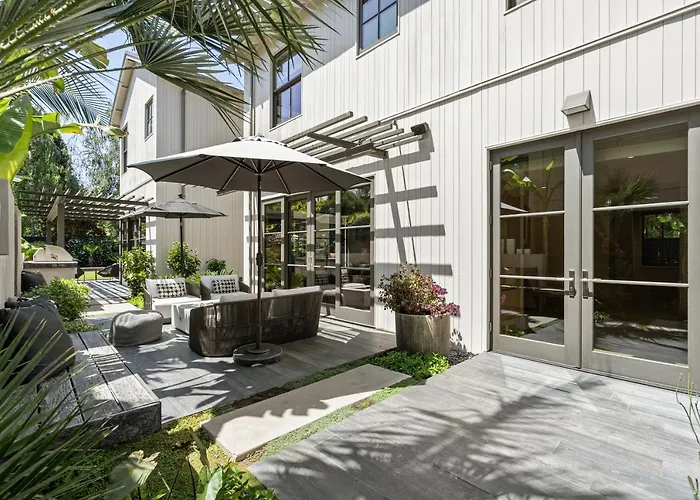 Modern Architectural Oasis In Menlo Park