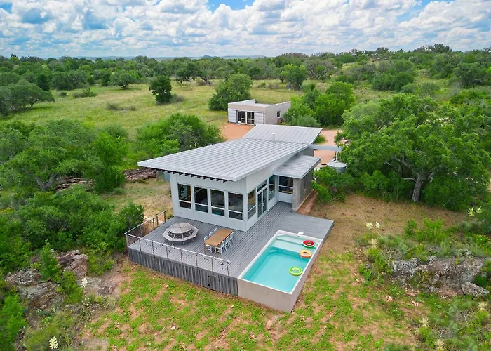 Luxury Riverfront Retreat - 6 Cabins - Private Pool
