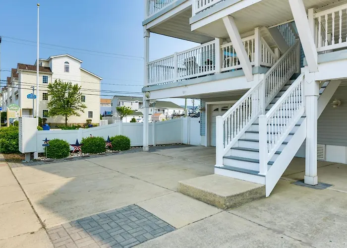 Condo W/ Deck: Walk To Beach & Convention Center!