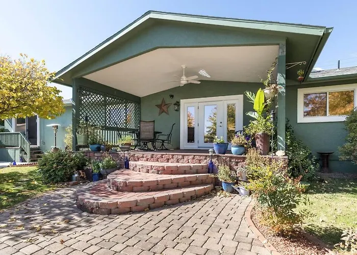 Cottonwood Private Retreat Heated Pool & Gardens
