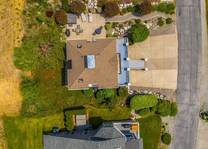 Beaches And Breezes On Wapato - 4 Bed 4 Bath Vacation Home In Wapato Point