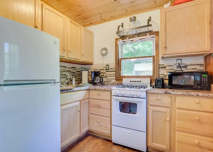 Walk To Lakefront! Cabin 21 Mi To Boyne Mtn Resort