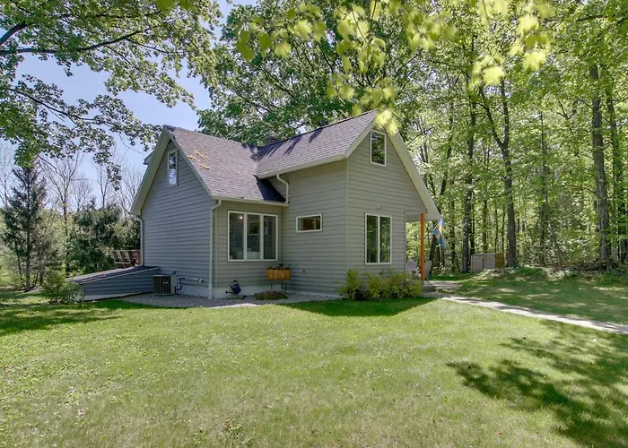 Updated Home W/ Deck: 2 Mi To Sister Bay Beach!