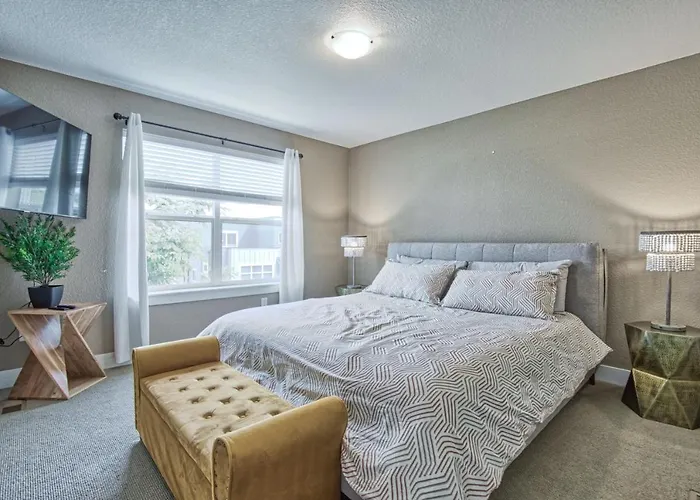 2 Bedroom Townhome, Super Close To Downtown Fc!