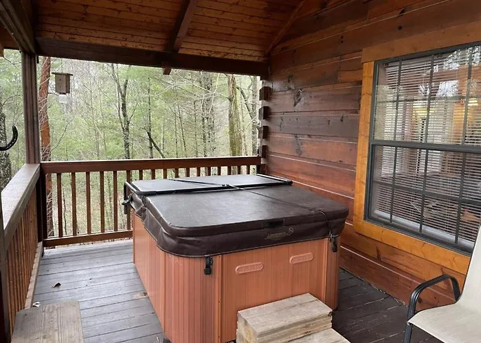 Crazy Bear - Motorcycle Friendly Home With Hot Tub And Grill