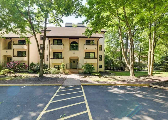1 Mi To Big Boulder: Lakefront Unit W/ Pool Access