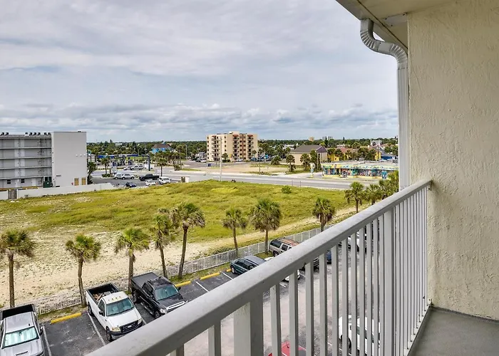 Balcony W/ Ocean Views: Daytona Beach Studio