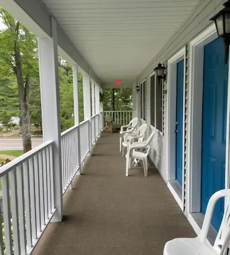 M22 Inn Glen Arbor