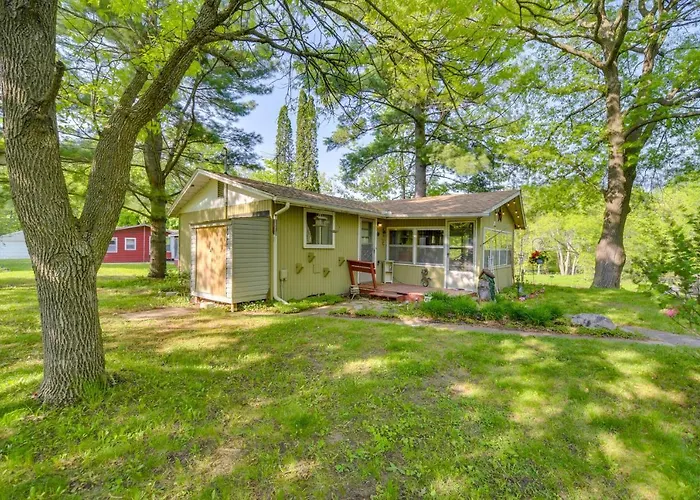 Riverfront Nature Getaway Near Downtown Pine City!