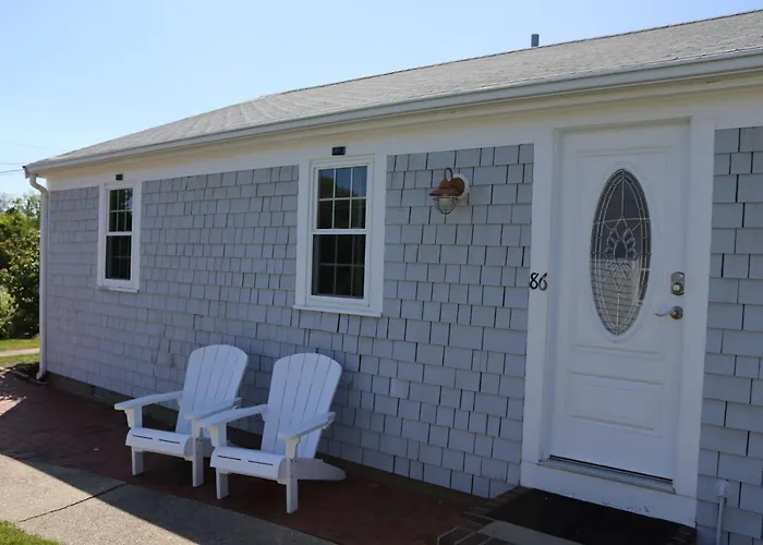 Seaside Serenity, Just A Block /0.1 Mile Away From The Beach