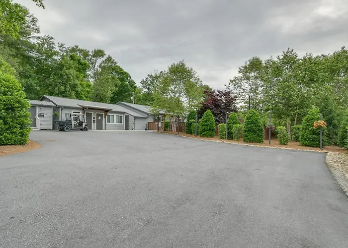 Flat Rock Tiny Home: Bbq-Ready Patio & Pool Access