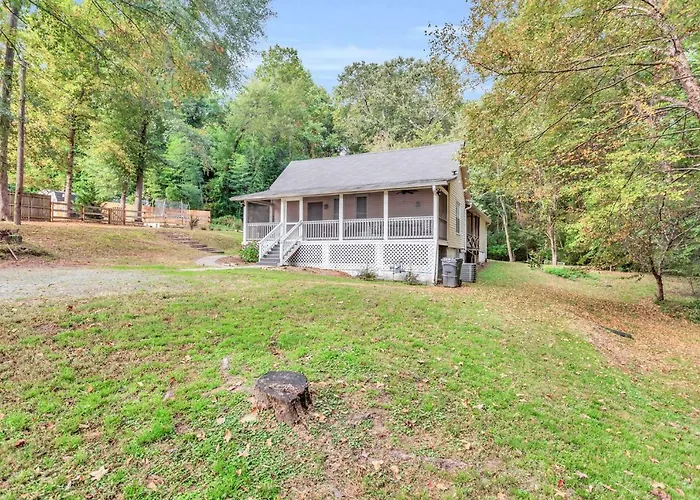 Cozy Pet-Friendly 4Br Stay Near Lake Allatoona
