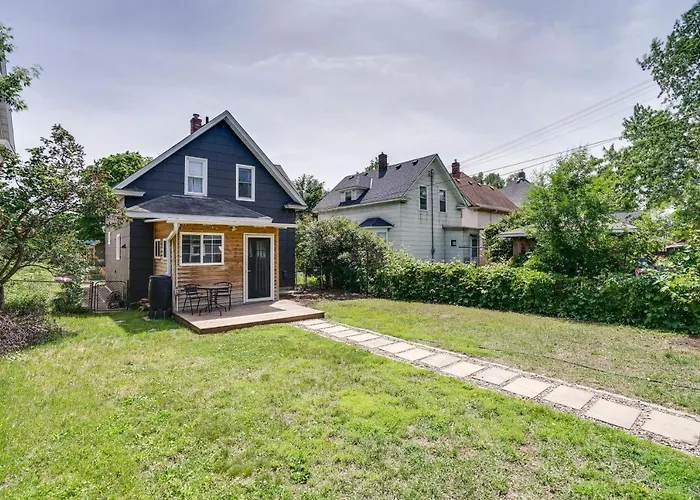 Pet-Friendly Saint Paul Home Near Allianz Field!