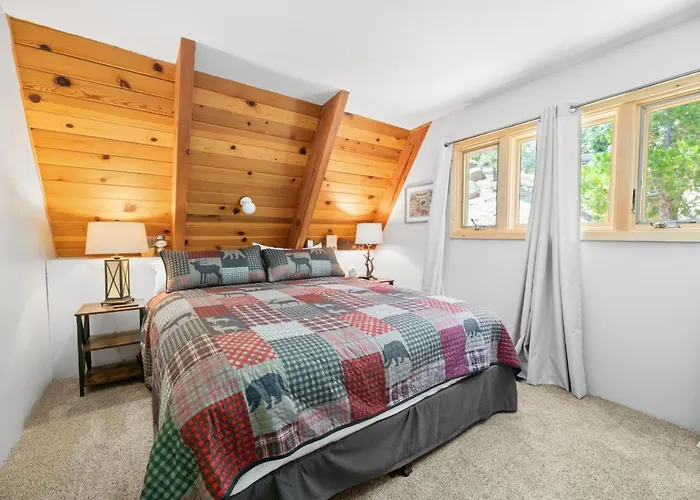 Moonlight Shores Lakefront -Big Bear View Cabin, Hot Tub, Fireplace, Bbq