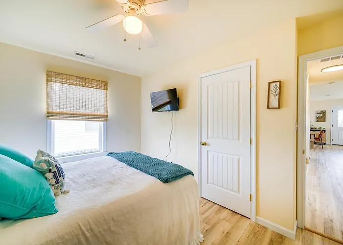 Nags Head Vacation Rental W/ Hot Tub: Near Beach!