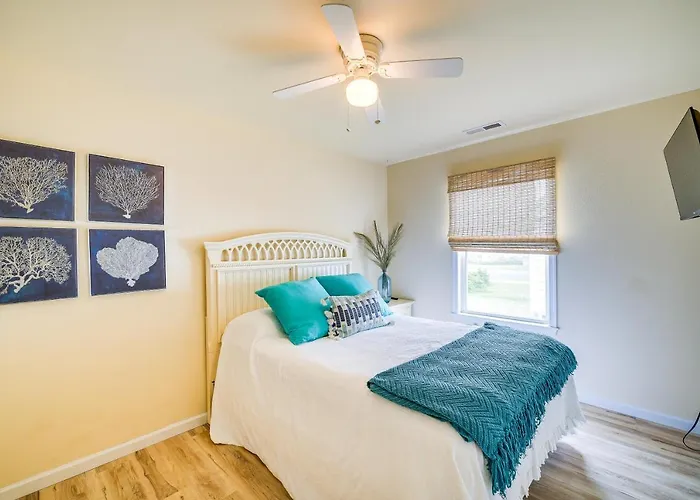 Nags Head Vacation Rental W/ Hot Tub: Near Beach!