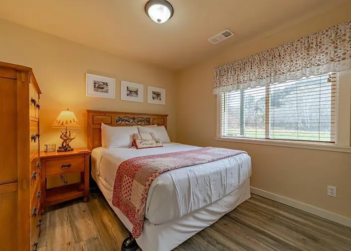 Elk Meadow Cabins 9A Prairie Creek Suite