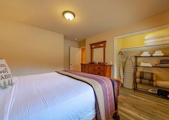 Elk Meadow Cabins 9A Prairie Creek Suite