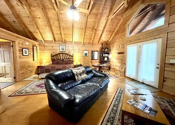 Romantic Laurel Wood Home With Private Hot Tub