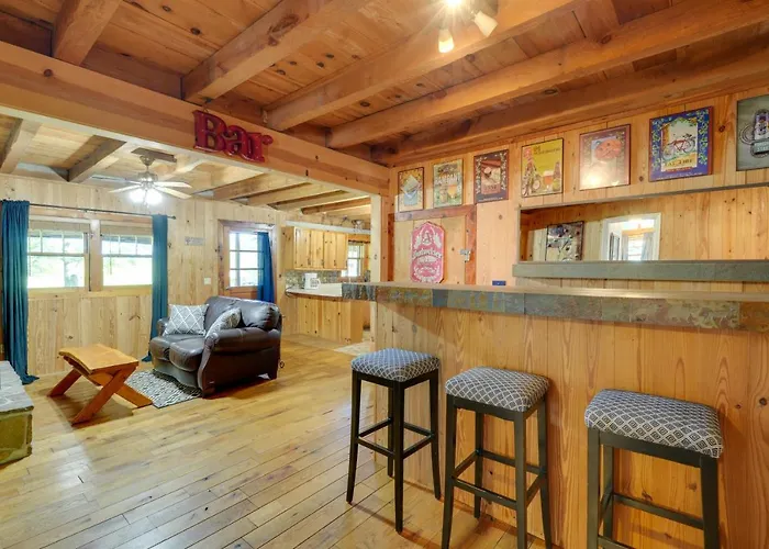 Spacious Yard + Fire Pit: Afton Family Cabin!