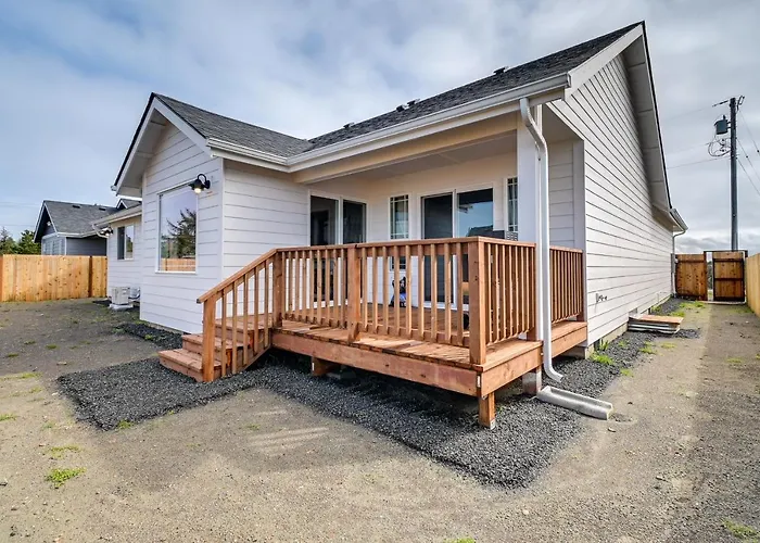 Ocean Shores Home W/ Game Room - Walk To Beaches!