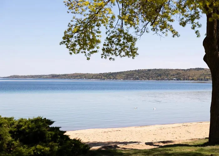 Sweet Tart Spot - Cozy Tc Condo - Tart Trail - Balcony - Pets Welcome