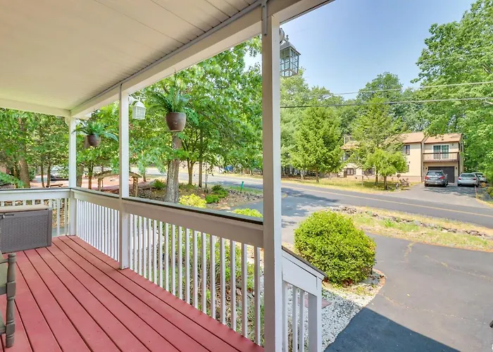 Gas Grill, Lake Access: Scenic Poconos Retreat!
