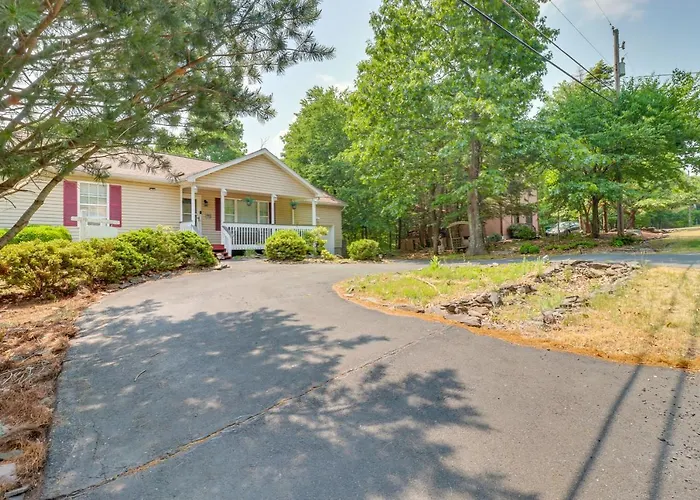 Gas Grill, Lake Access: Scenic Poconos Retreat!