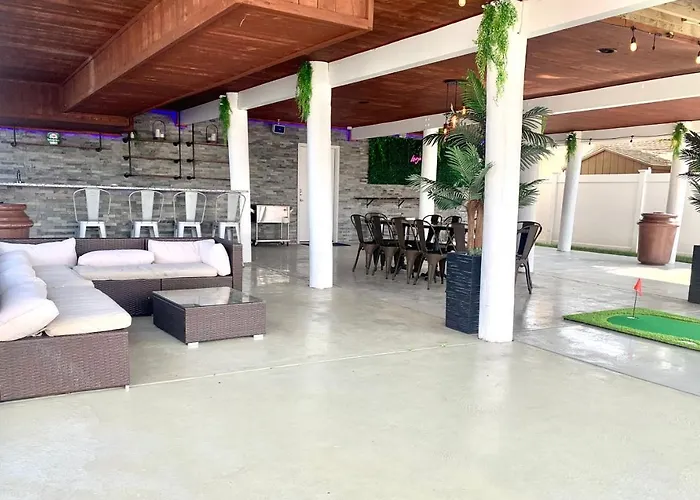 Lago-Mar Luxury Modern Waterfront Home